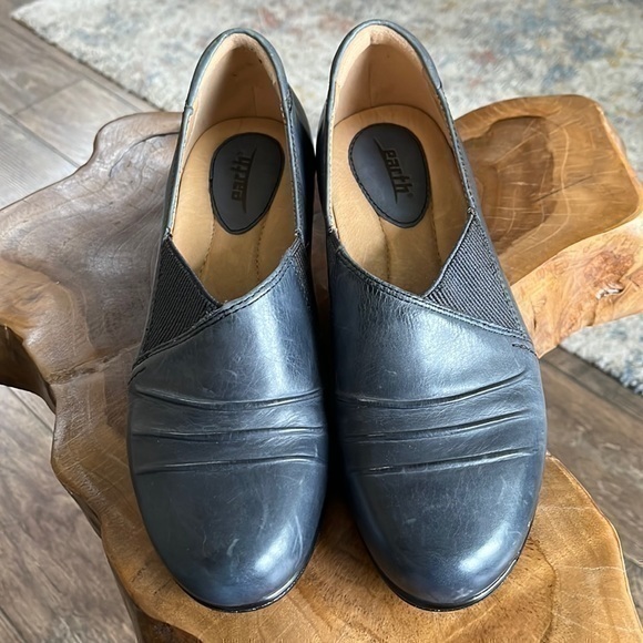 Earth Daytripper Ankle Bootie 8 - Picture 4 of 12